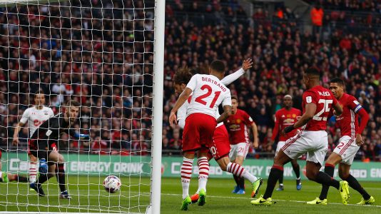 Southampton's Italian striker Manolo Gabbiadini (C) slots the ball past Manchester United's Spanish goalkeeper David de Gea but the goal is disallowed for off-side during the English League Cup final football match between Manchester United and Southampton at Wembley stadium in north London on February 26, 2017. / AFP / Ian KINGTON / RESTRICTED TO EDITORIAL USE. No use with unauthorized audio, video, data, fixture lists, club/league logos or 'live' services. Online in-match use limited to 75 images, no video emulation. No use in betting, games or single club/league/player publications. / (Photo credit should read IAN KINGTON/AFP/Getty Images)