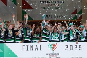 Jucătorii Sporting CP sărbătoresc câștigarea Cupei Portugaliei (Taça de Portugal) 2025.