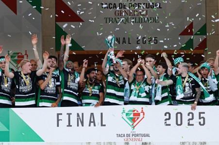 Jucătorii Sporting CP sărbătoresc câștigarea Cupei Portugaliei (Taça de Portugal) 2025.